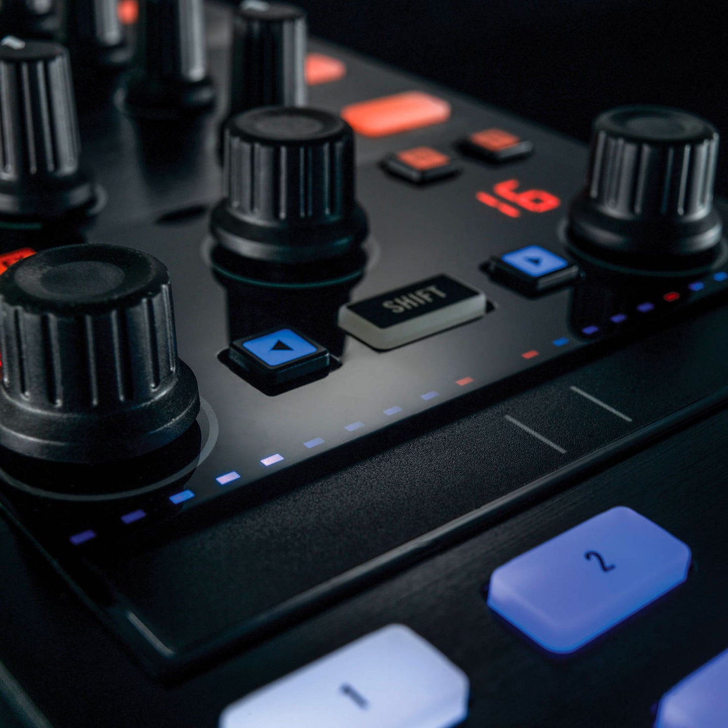Native Instruments Traktor Kontrol X1 MK2 Performance DJ Controller
