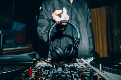 Aiaiai TMA-2 DJ Wireless High Isolation Professional DJ Headphones, Black