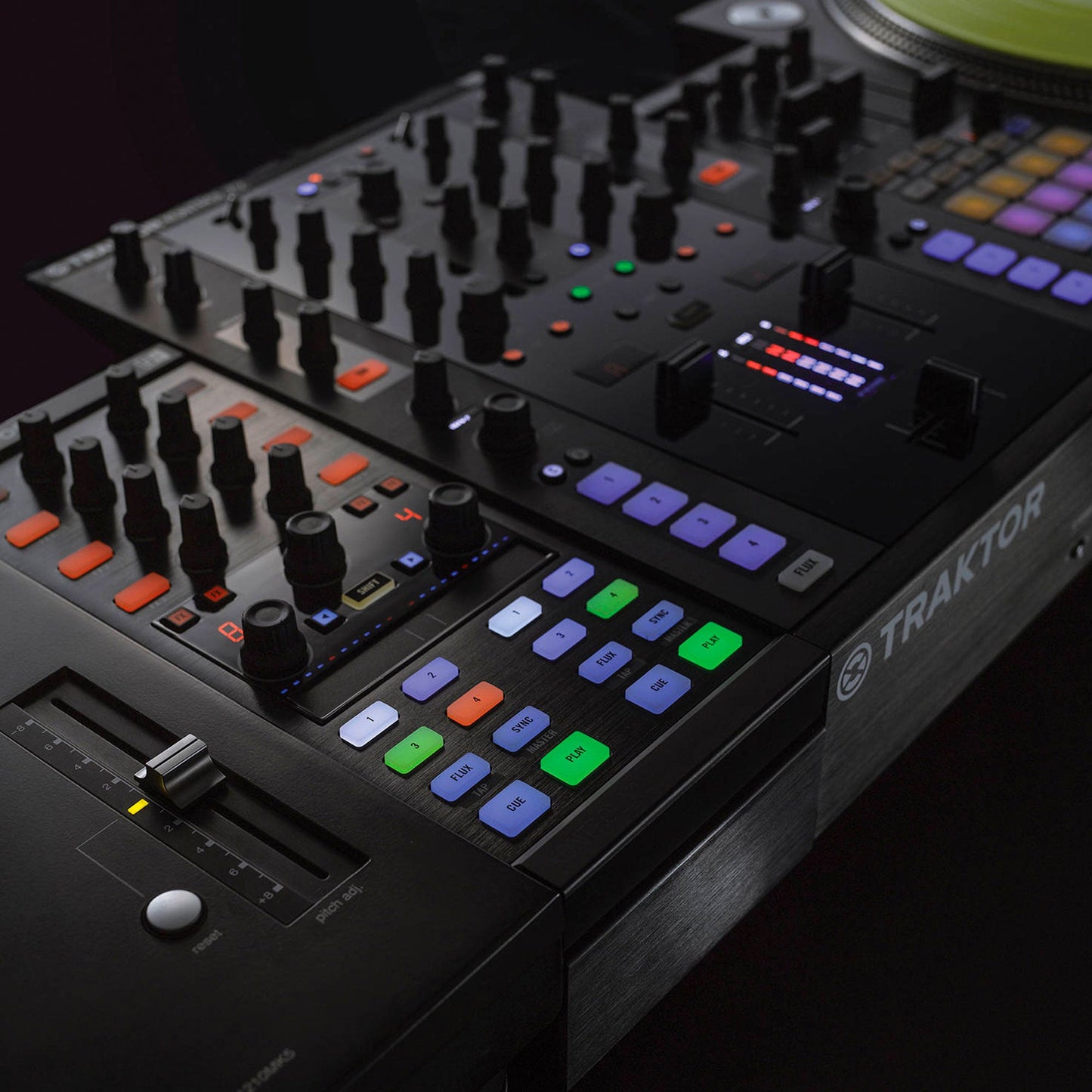 Native Instruments Traktor Kontrol X1 MK2 Performance DJ Controller