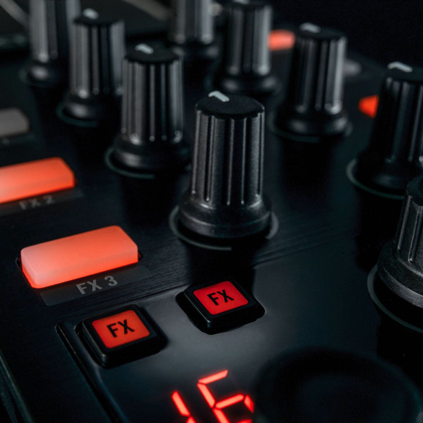 Native Instruments Traktor Kontrol X1 MK2 Performance DJ Controller