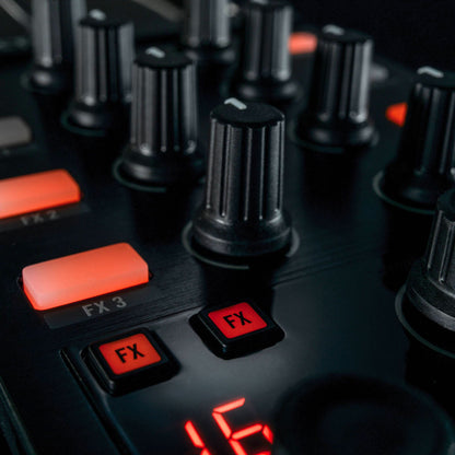 Native Instruments Traktor Kontrol X1 MK2 Performance DJ Controller